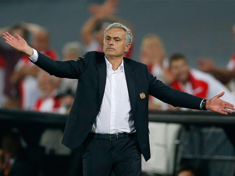 مانشستر يونايتد يبدأ “يوروبا ليغ” بخسارة امام فيينورد