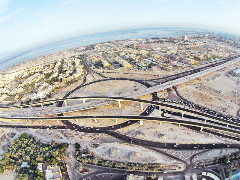 «الأشغال»: طريق «الجهراء» دون إشارات