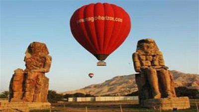 مصر: بسبب الطقس.. تعليق رحلات «المناطيد» فوق الأقصر