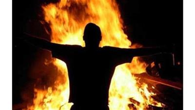 حاول إضرام النيران في زوجته فمات حرقًا !