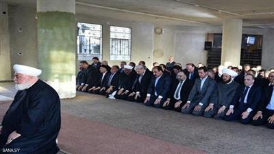 بعد أن هجّرَ سكانها.. «الأسد» يصلي العيد في «داريا»