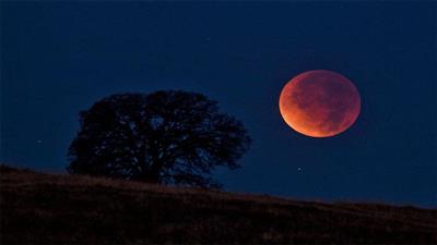 خسوف «شبة ظل» للقمر بسماء الكويت