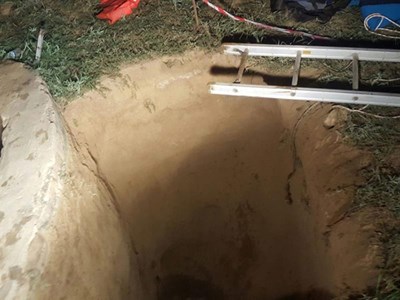 شاهد.. وفاة ضابط خفر سعودي أثناء إنقاذه “كلباً” سقط في بئر