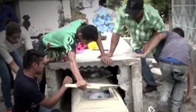 بالصور.. دفن شابة حامل وهي حية ترزق… لن تصدقوا الصدمة بعد خروجها!