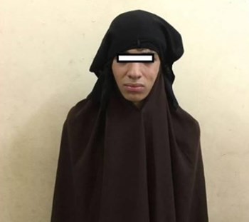 هذا الشاب تخفّى بالنقاب ليتحرّش بالسيّدات.. ماذا احصل عندما اكتشف أمره؟