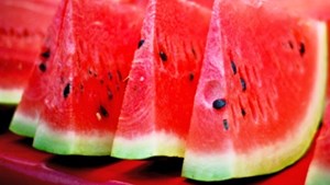 5 فوائد صحية لتناول البطيخ