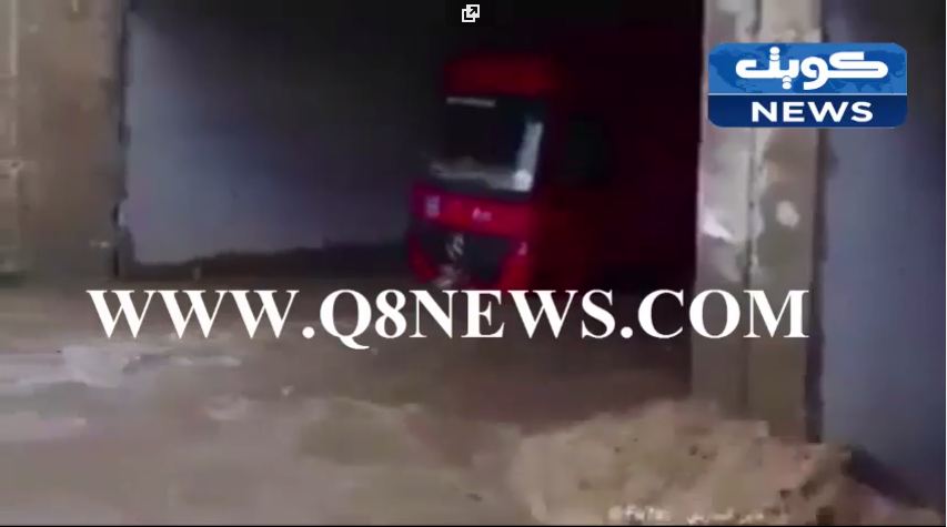 بالفيديو…أمطار طوفانية بالطائف تجرف السيارات وتغرق الطرق