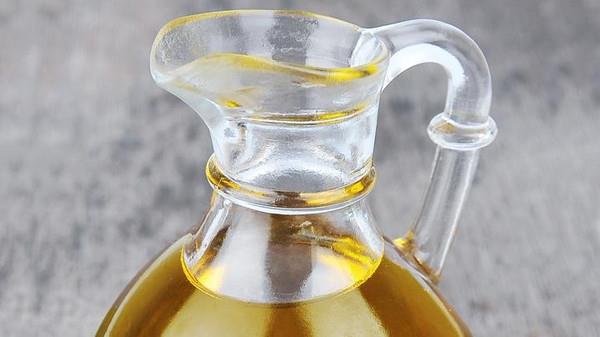 بحث أميركي يؤكد ان زيت الخروع هو افضل علاج للإمساك