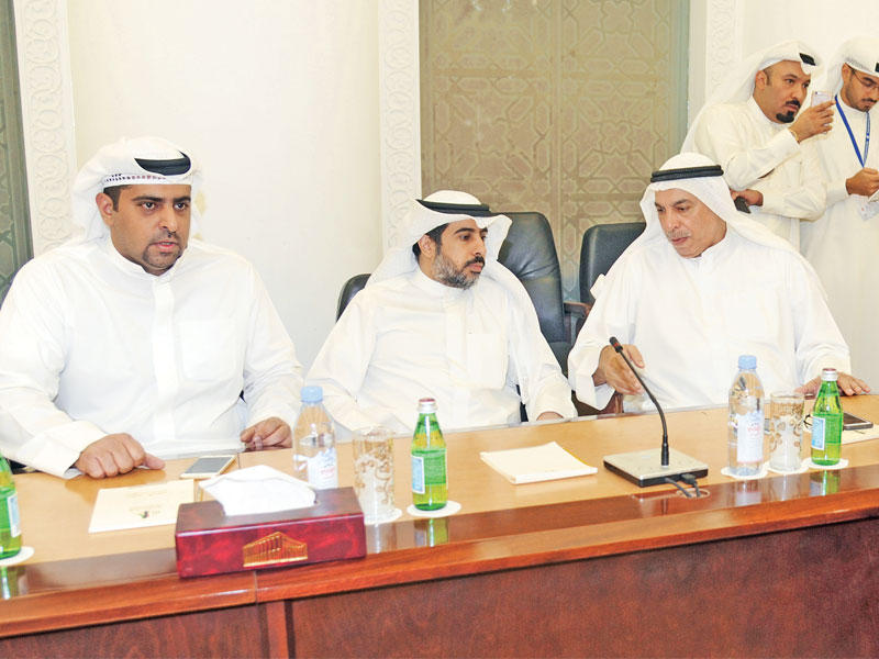 النصف: الحكومة تحمي فساد العلاج بالخارج