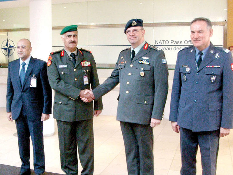 الدفاع تكشف حقيقة نقل قيادة العمليات ضد داعش إلى الكويت