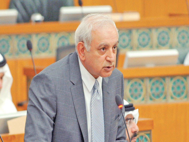 العيسى: التحقيق بشأن موظفات «التطبيقي» مستمر