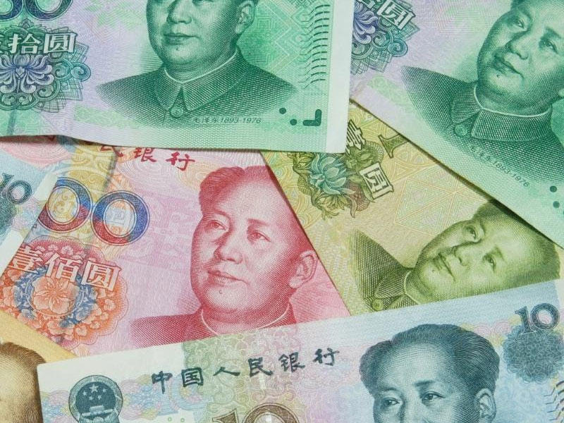 اليوان يتراجع إلى أدنى مستوى له في 6 سنوات