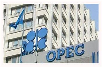 اسعار النفط تعود للتراجع رغم اتفاق اوبك