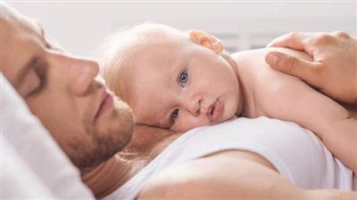 دولة تمنح إجازة الأبوة 4 أشهر.. تعرف عليها!