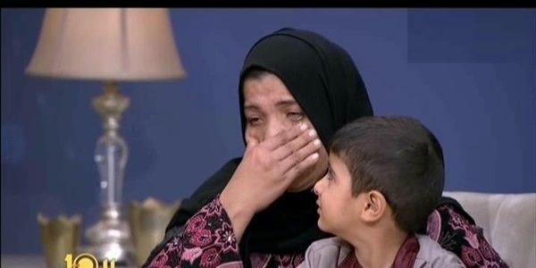 فيديو صادم : أم لثلاثة أطفال و مازالت آنسه!