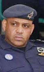 متشبه يعمل في «الداخلية» في قبضة أمن الفروانية وخمور بالجملة في الحملات الأمنية