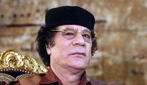 صحفي يكشف كواليس ما رآه في اخر لقاء صحفي للقذافي!