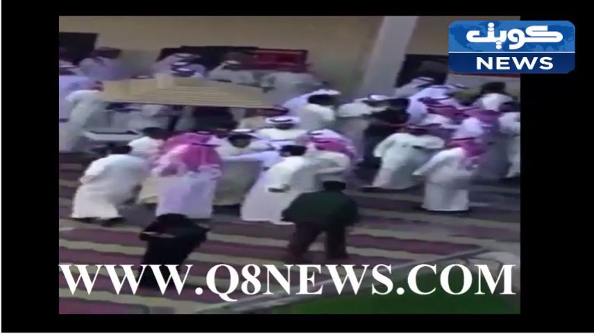 بالفيديو…هوشة عنيفة خلال إنتخابات #اتحاد_الطلبة #كلية_الآداب في #جامعة_الكويت