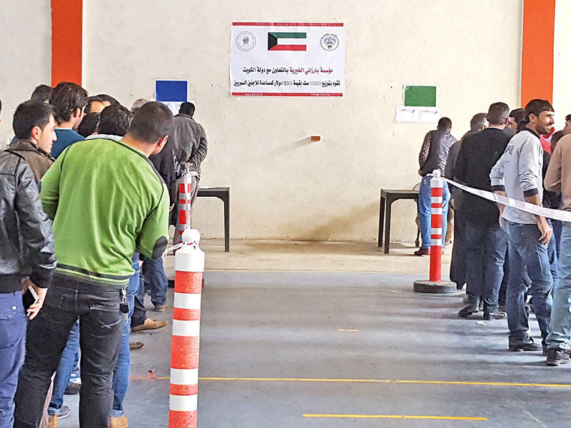 قنصلية الكويت في أربيل توزع قسائم شرائية على السوريين