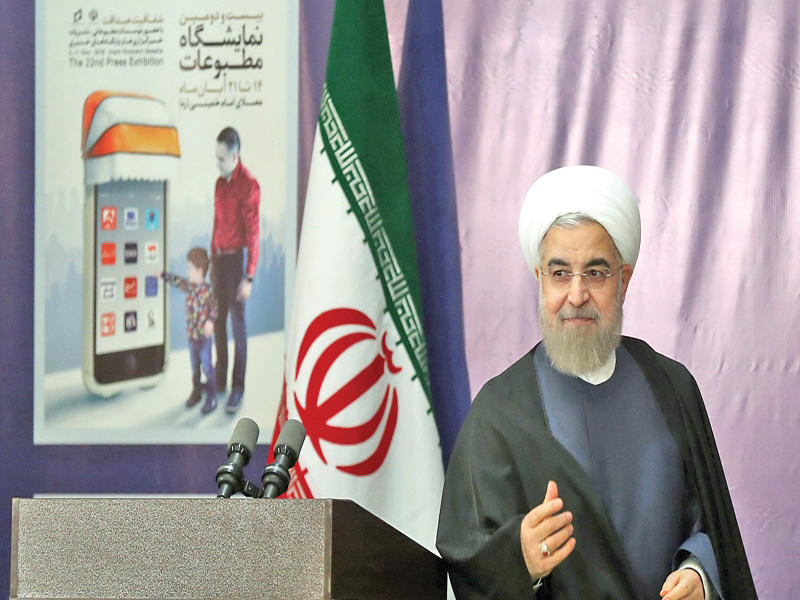 روحاني:القوات المسلحة تمثل قوة ردع للأعداء والدبلوماسية لحل الأزمات