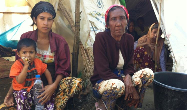 روهينغية تروي تفاصيل مرعبة و فظيعة عما يفعله الجيش بالنساء في اراكان!!