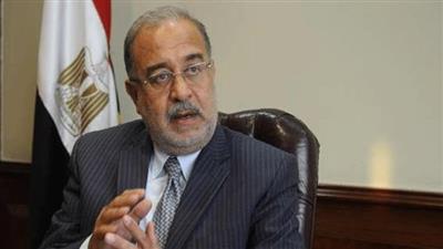 رئيس الوزراء المصري يعد البرلمان بوضع حد للسوق السوداء