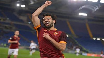 النجم المصري محمد صلاح يواصل الابداع و يسجل ثلاثية تاريخية