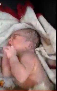 الداخلية تكثف بحثها عن أم رضيع وجده مواطن ملقى في القمامة!!
