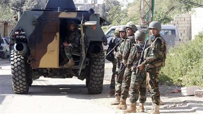 «لبنان»: الجيش يعتقل 12 مسلحاً من «داعش» بينهم قيادي بارز