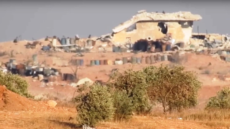 بالفيديو.. شاهد لحظة مقتل عدد كبير من عناصر حزب الله اللبناني باستهداف موقعهم جنوب غرب حلب