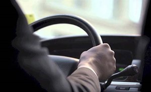 سائق باكستاني يطالب بملايين الريالات، إرثه الشرعي من كفيلته و ذويها يطالبون بمحاكمته!!