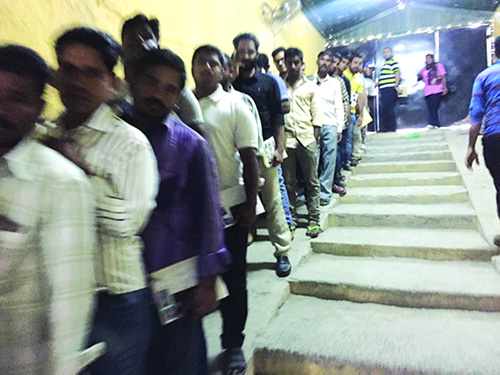 عدد من الإداريين في الضمان الصحي بالفحيحيل يعتصمون…وهذه اسبابهم