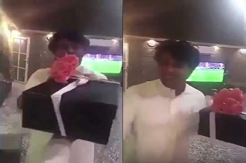 بالفيديو.. شباب يفاجئون صديقهم بهدية قد تكون الأغرب في التاريخ!!