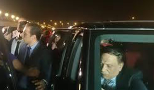 بالفيديو..شاهد المشاجرة التي تسبب فيها عادل امام في عزاء محمود عبد العزيز!