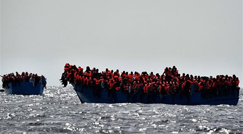 وحشية تفوق الخيال.. مهاجرون يجبرون على شرب الديزل