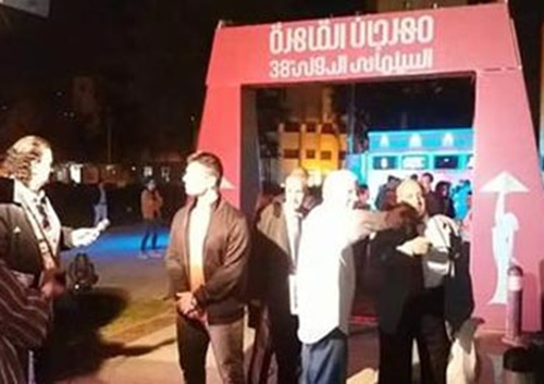 تويتر يشتعل بعد احتفاء مهرجان القاهرة السينمائي بـممثل افلام اباحية