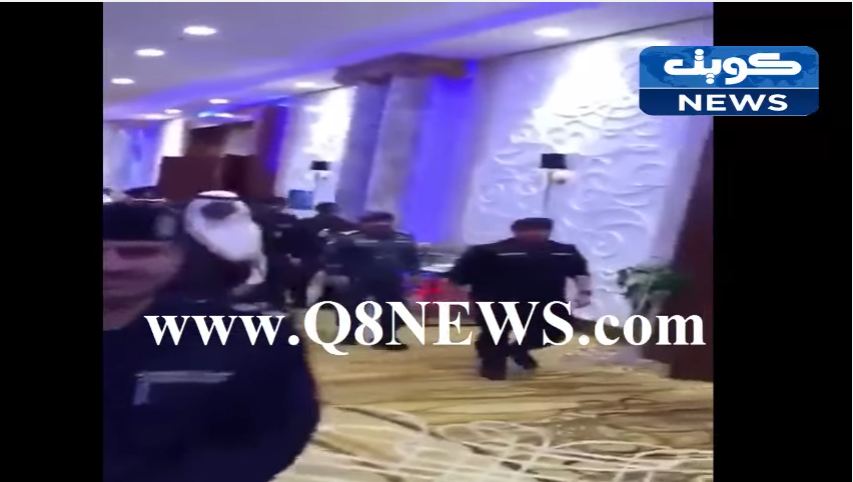 بالفيديو…وزير الداخلية الشيخ محمد الخالد يشارك رجال الداخلية «العرضة»