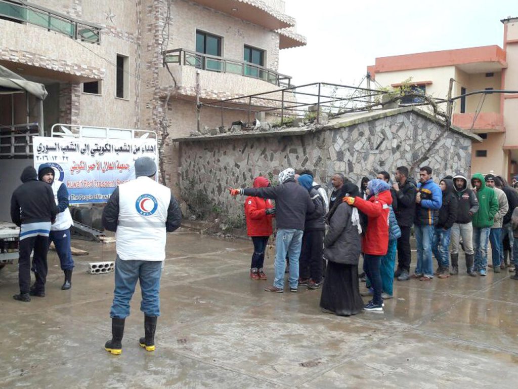 الهلال الأحمر الكويتي يواصل تقديم المساعدات للنازحين السوريين في لبنان