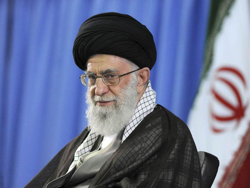 نقل خامنئي وأفراد عائلته إلى ملجأ في طهران بعد إسقاط طائرة بدون طيار فوق منزله