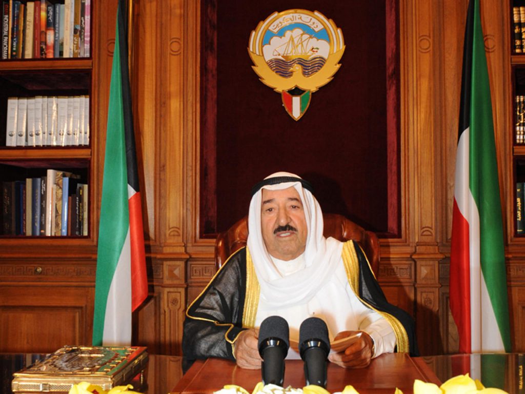 سمو أمير البلاد يعرب لأسرتي العويهان والقعود عن مشاركته أحزانهما وآلامهما