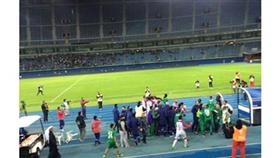 بالصور… هوشة بعد نهاية مباراة الكويت والعربي