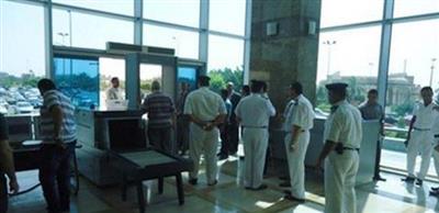 امن مطار القاهرة يحتجز مواطن سعودي و يحيله للنيابة