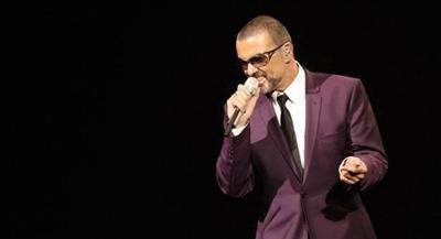 وفاة مغني البوب البريطاني المثير للجدل جورج مايكل