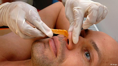 إزالة شعر الأنف يمكن أن تؤدي إلى الموت