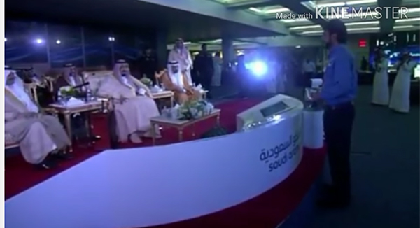 شاهد.. ماذا سأل الملك سلمان أحد مهندسي شركة ارامكو