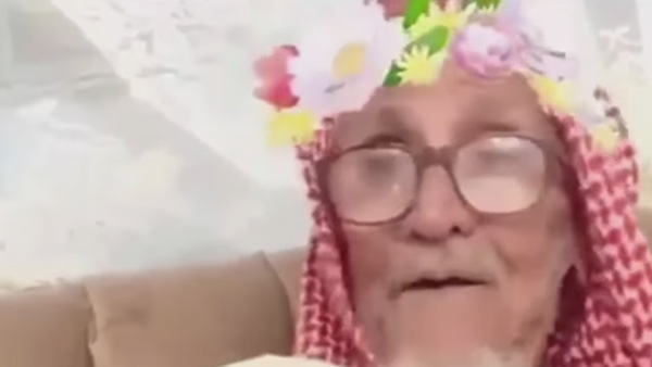 بالفيديو ..شاب قال لابيه الثمانيني: طلق زوجتك…لن تصدق الإجابة!!