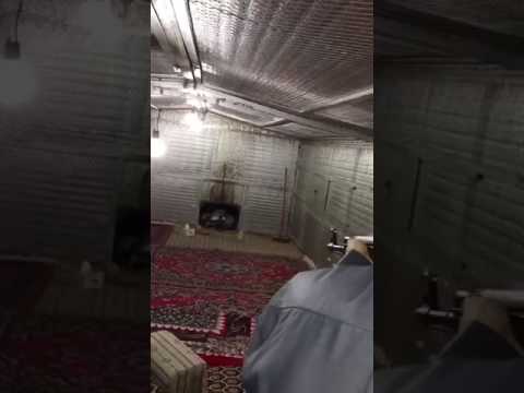 بالفيديو .. متهوّر خليجي يشعل نار التدفئة باستخدام سلاح رشاش