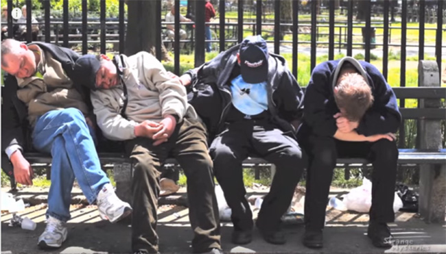 بالفيديو..هل سمعتم بالقرية التي ينام سكانها أياماً متواصلة… ما سرّها؟