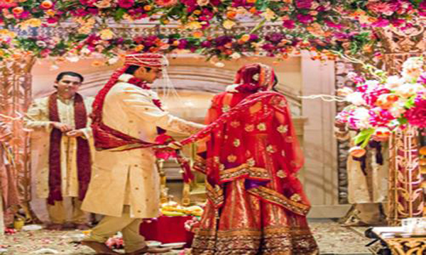 ثري هندي يخصص أموال الاحتفال بزفاف ابنته لبناء 90 منزلا للمشردين