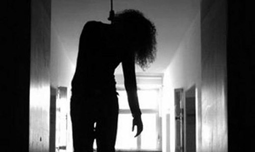 مصرية تقدم على الانتحار بعد فشلها في إقناع والدها بعدم تعاطي المخدرات